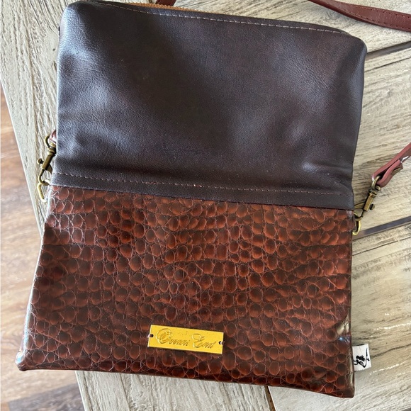 Oceans End Hawaii brown and black vegan leather crossbody bag - Picture 2 of 6
